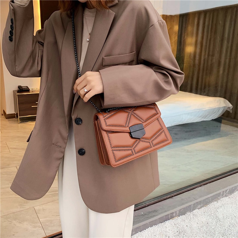 Rivet chaîne marque concepteur en cuir PU sacs à bandoulière pour les femmes 2020 Simple mode sac à bandoulière dame de luxe petits sacs à main Rivet chaîne marque concepteur en cuir PU sacs à bandoulière pour les femmes 2020 Simple mode sac à bandoulière dame de luxe petits sacs à main