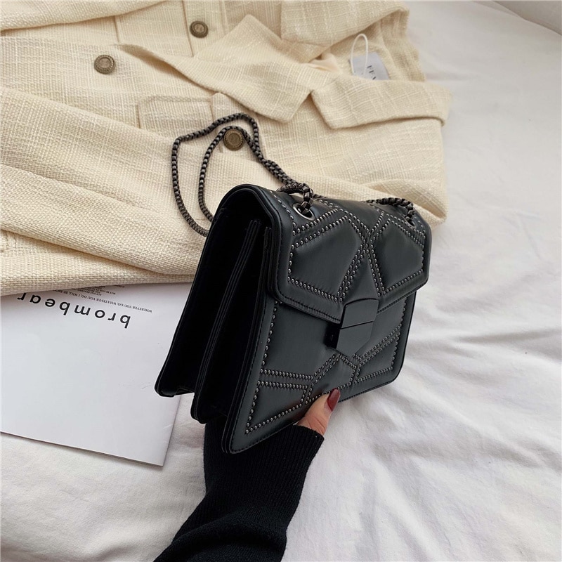 Rivet chaîne marque concepteur en cuir PU sacs à bandoulière pour les femmes 2020 Simple mode sac à bandoulière dame de luxe petits sacs à main Rivet chaîne marque concepteur en cuir PU sacs à bandoulière pour les femmes 2020 Simple mode sac à bandoulière dame de luxe petits sacs à main