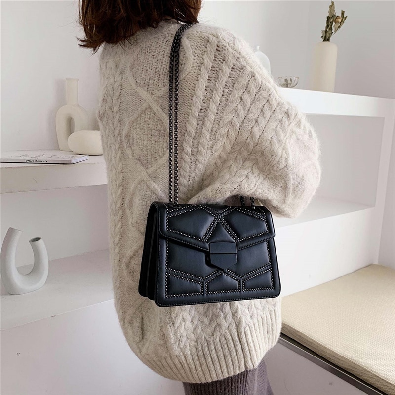 Rivet chaîne marque concepteur en cuir PU sacs à bandoulière pour les femmes 2020 Simple mode sac à bandoulière dame de luxe petits sacs à main Rivet chaîne marque concepteur en cuir PU sacs à bandoulière pour les femmes 2020 Simple mode sac à bandoulière dame de luxe petits sacs à main