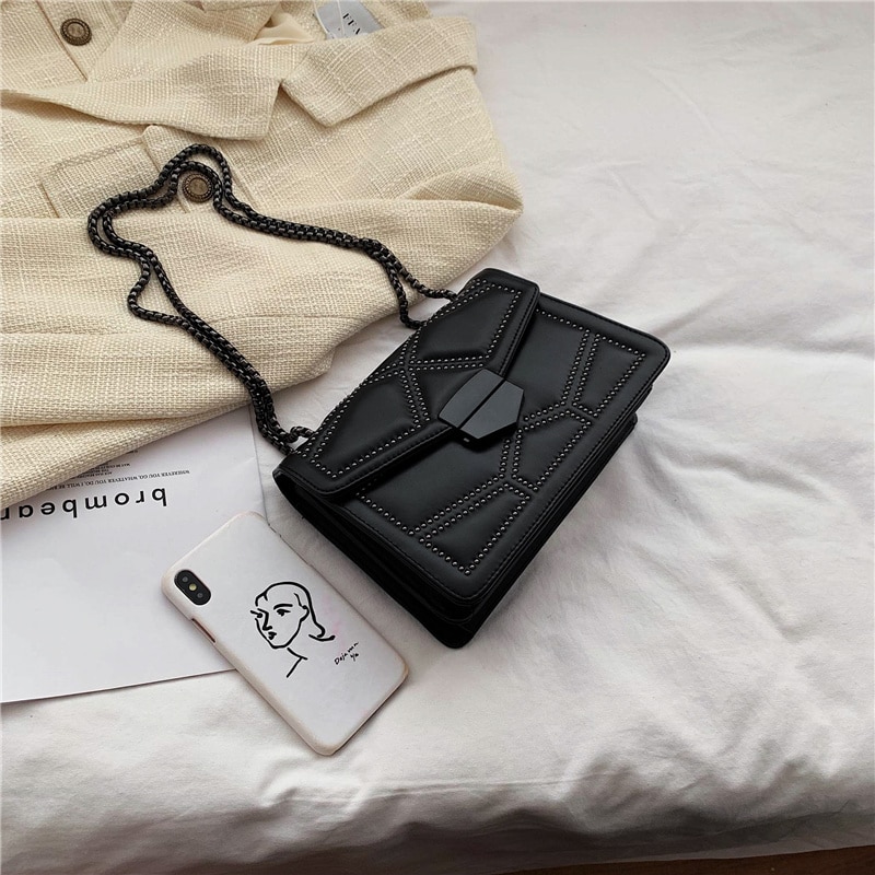 Rivet chaîne marque concepteur en cuir PU sacs à bandoulière pour les femmes 2020 Simple mode sac à bandoulière dame de luxe petits sacs à main Rivet chaîne marque concepteur en cuir PU sacs à bandoulière pour les femmes 2020 Simple mode sac à bandoulière dame de luxe petits sacs à main